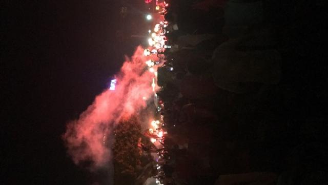 جماهير الأهلي تحتفل بدوري الأبطال بإطلاق الألعاب النارية والشماريخ