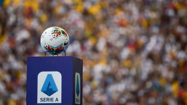 الاتحاد الإيطالي يطالب بفتح الملاعب بسعتها الكاملة