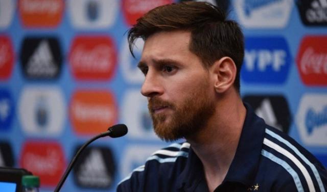 ميسي يعقد مؤتمرا صحفيا لتوضيح أسباب رحيله