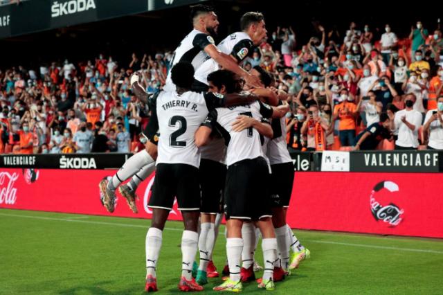 فالنسيا يتخطى خيتافي بعشرة لاعبين في افتتاحية الليجا