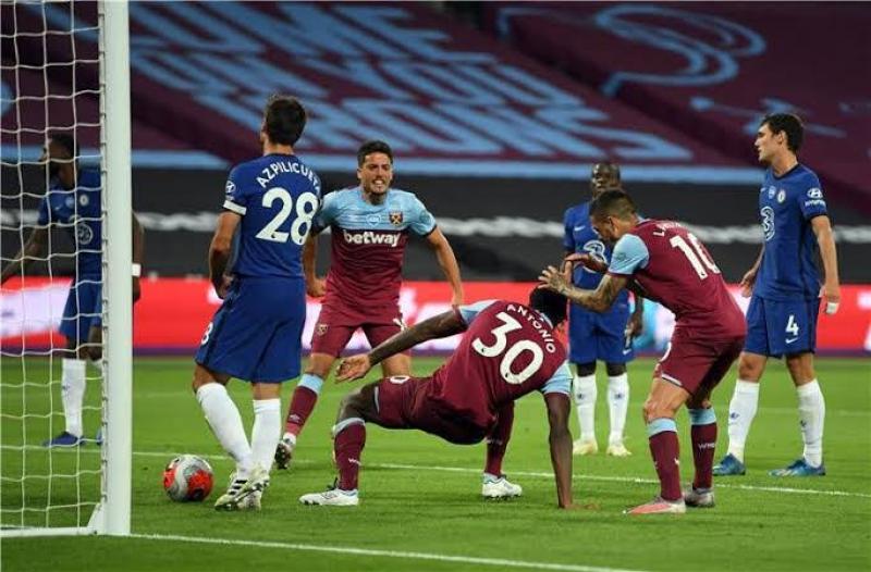 نهاية الشوط الأول من ديربي لندن