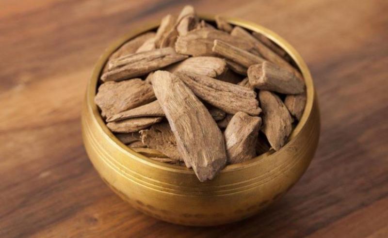 أنواع العود: دليل شامل لأشهر أنواع العود وخصائص كل نوع