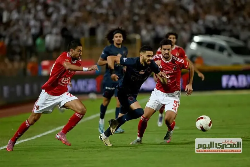 مباراة الأهلي والزمالك علي استاد القاهرة فى قمة الدوري المصري - صورة أرشيفية